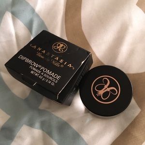 Anastasia Beverly Hills Taupe Dipbrow Pomade